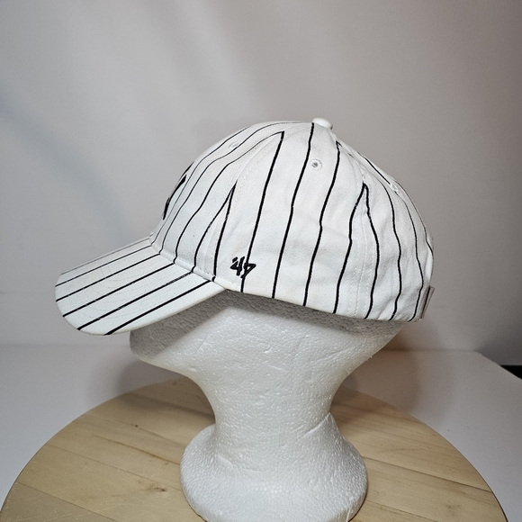 47 BRAND NEW YORK YANKEES STRAP BACK HAT PINSTRIPE WHITE AND BLACK YOUTH ADJUSTA - Picture 2 of 7